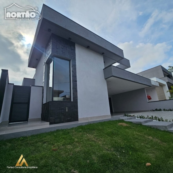 CASA A VENDA NO BAIRRO DO GRAMA EM CAÇAPAVA/SP