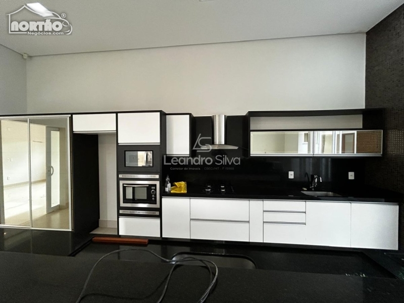 Casa, 3 quartos, 329 m² - Foto 1