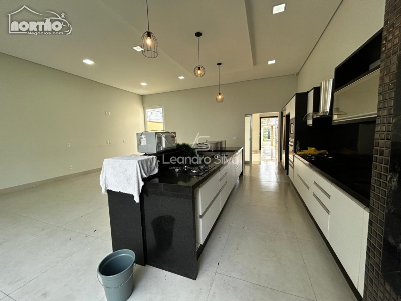 Casa, 3 quartos, 329 m² - Foto 2