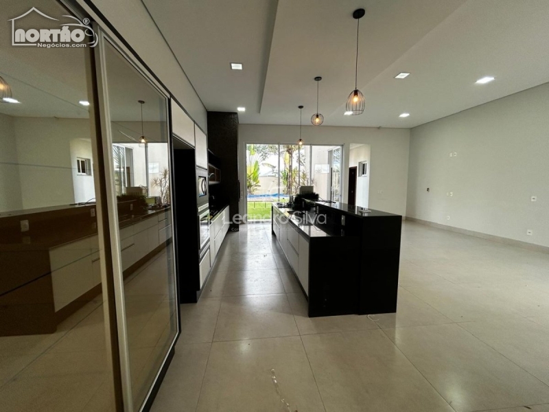 Casa, 3 quartos, 329 m² - Foto 3