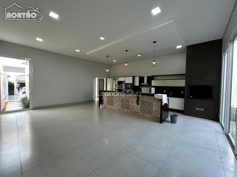 Casa, 3 quartos, 329 m² - Foto 4