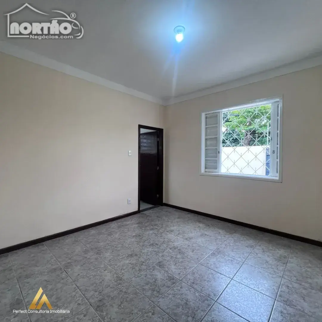 Casa, 4 quartos, 250 m² - Foto 2