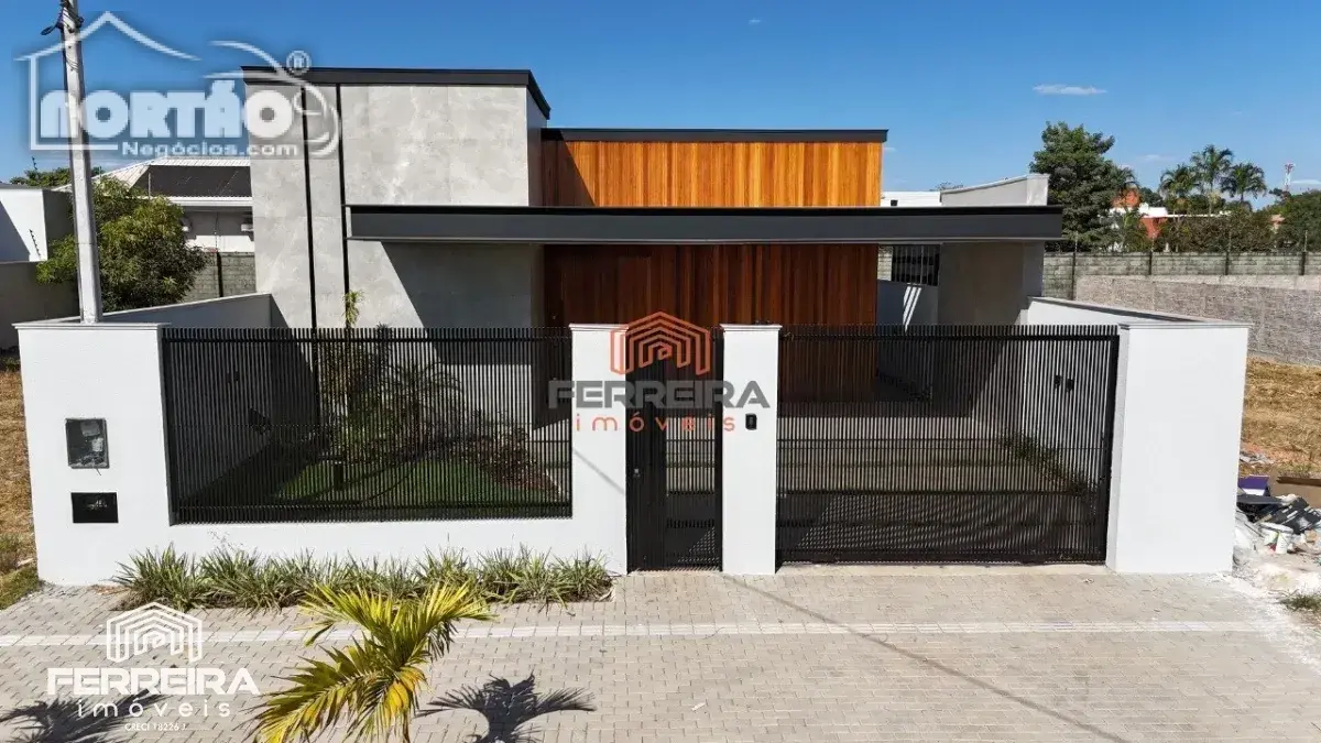 Casa, 3 quartos, 212 m² - Foto 1