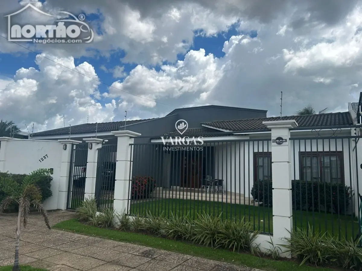 Casa, 3 quartos, 291 m² - Foto 1