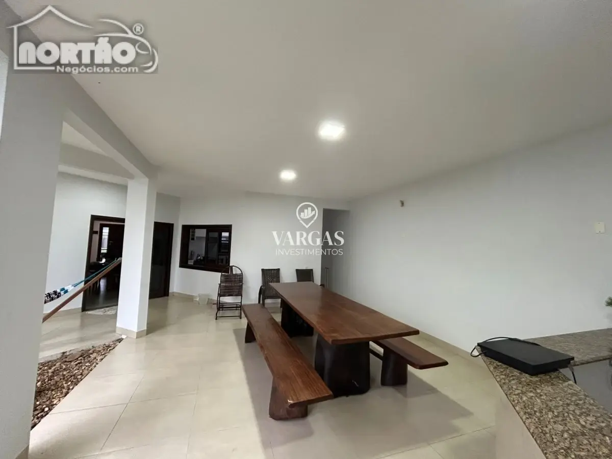 Casa, 3 quartos, 291 m² - Foto 8
