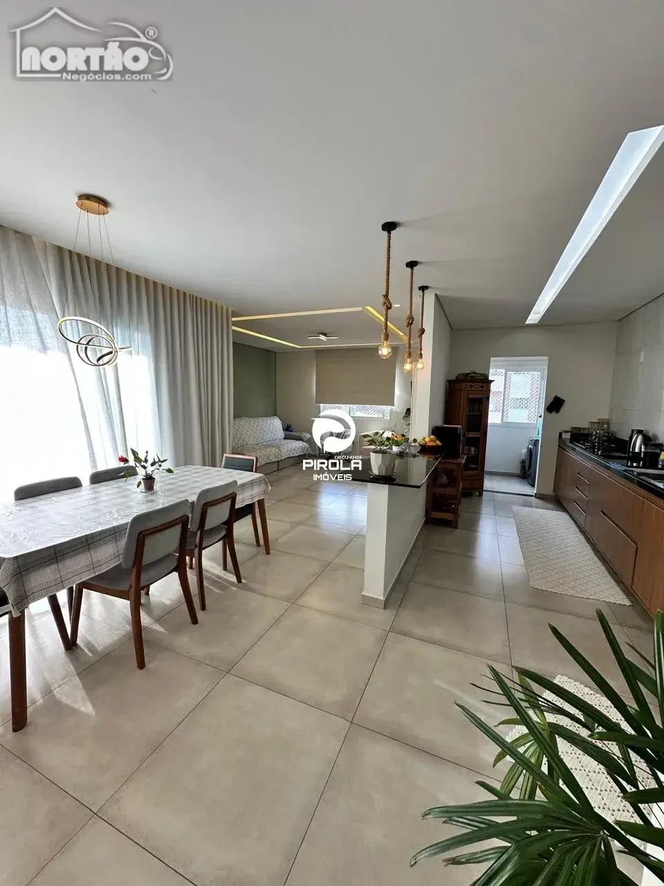 Casa, 5 quartos, 120 m² - Foto 1