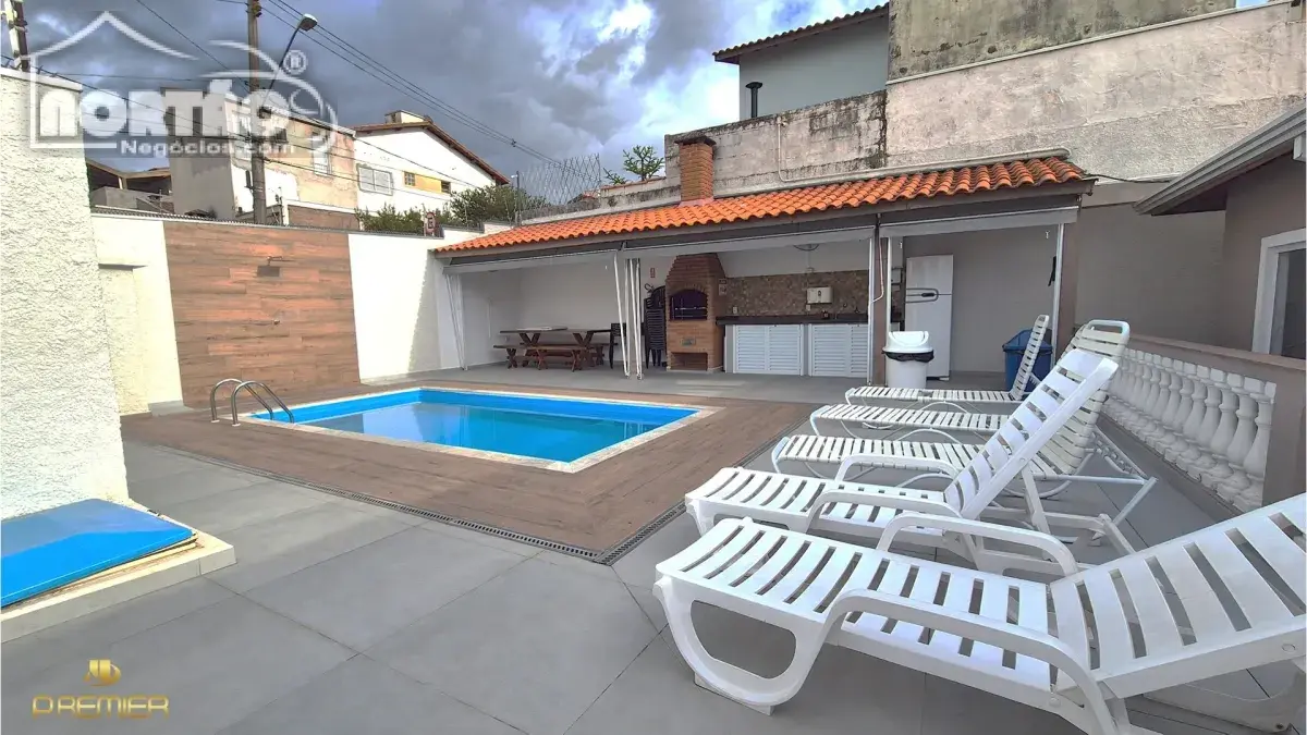 Casa, 5 quartos, 131 m² - Foto 1