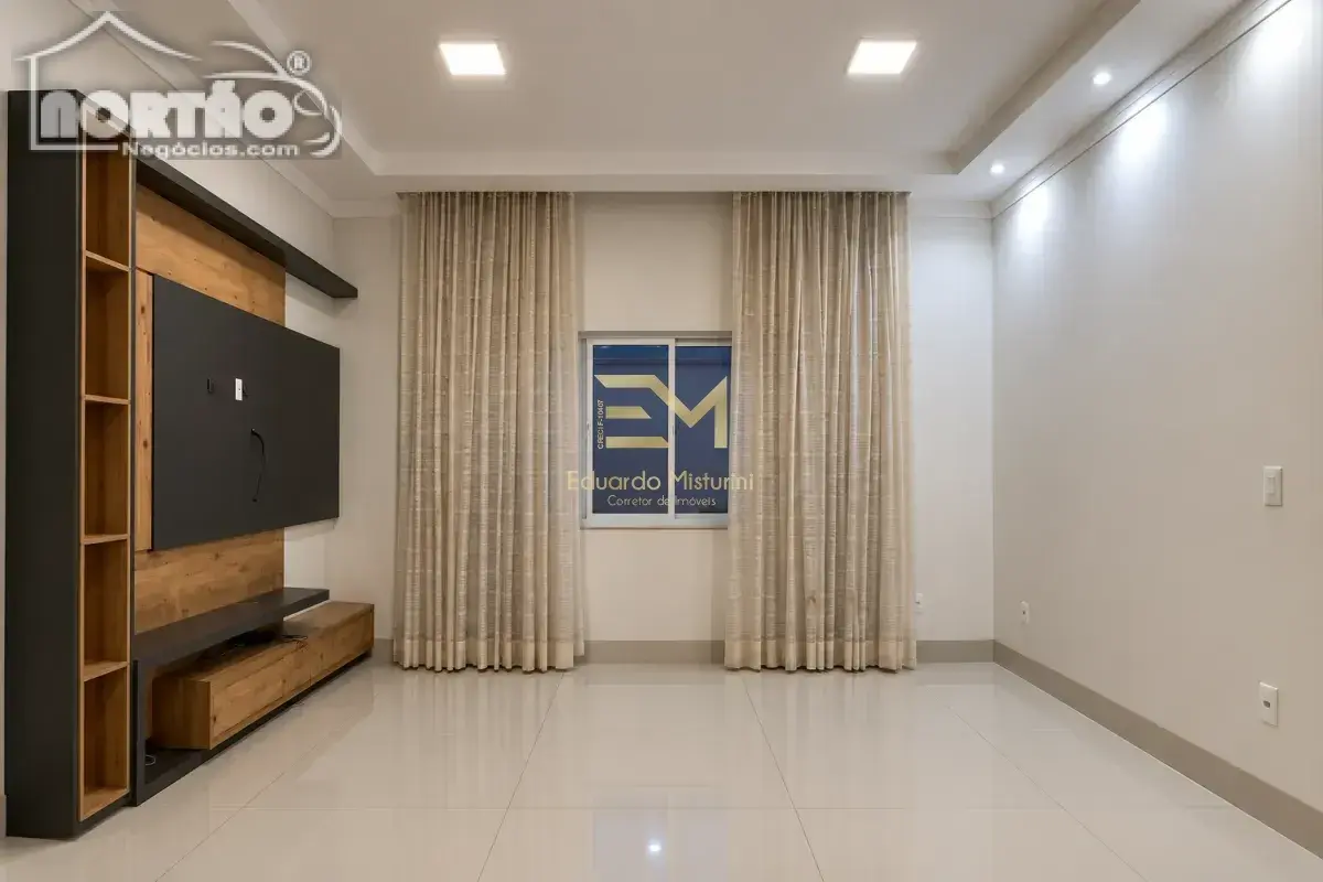 Casa, 1 quarto, 248 m² - Foto 1