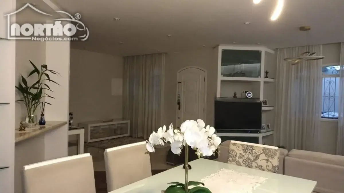 Casa, 5 quartos, 288 m² - Foto 3