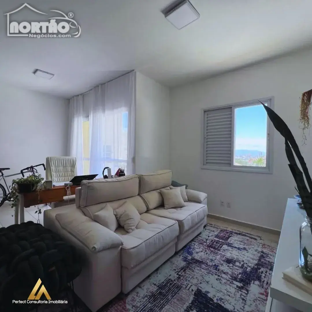 Casa, 3 quartos, 74 m² - Foto 2