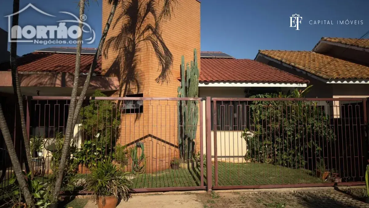 Casa, 5 quartos, 210 m² - Foto 1