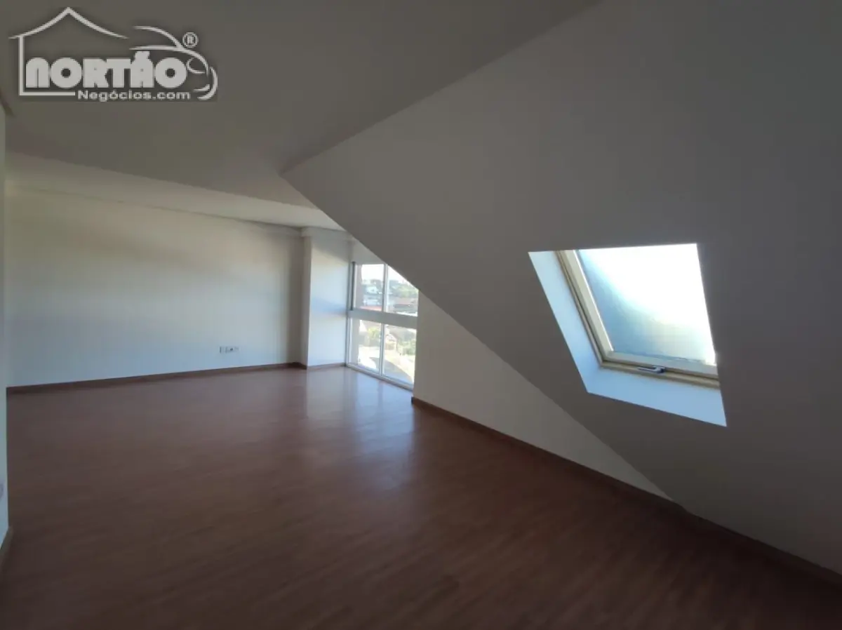 Casa, 4 quartos, 128 m² - Foto 1