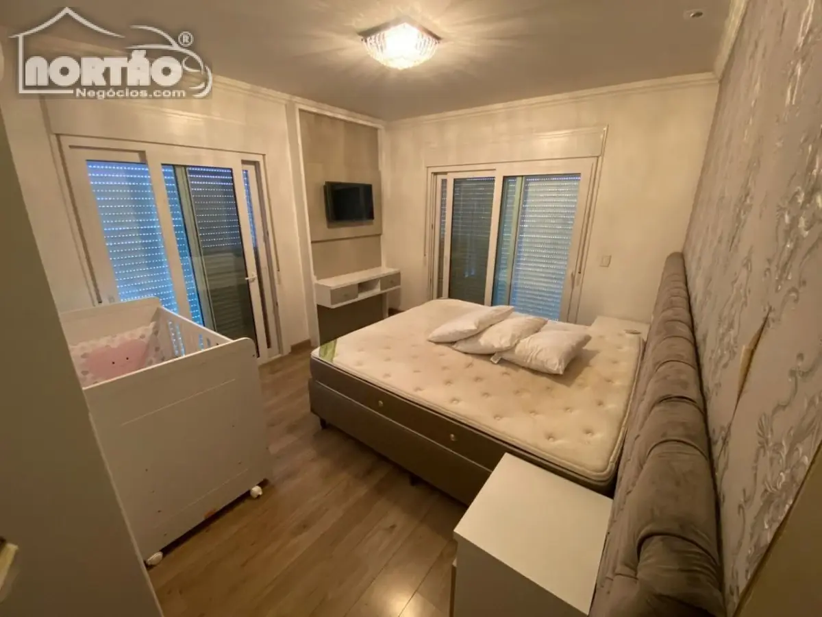 Casa, 3 quartos, 288 m² - Foto 8