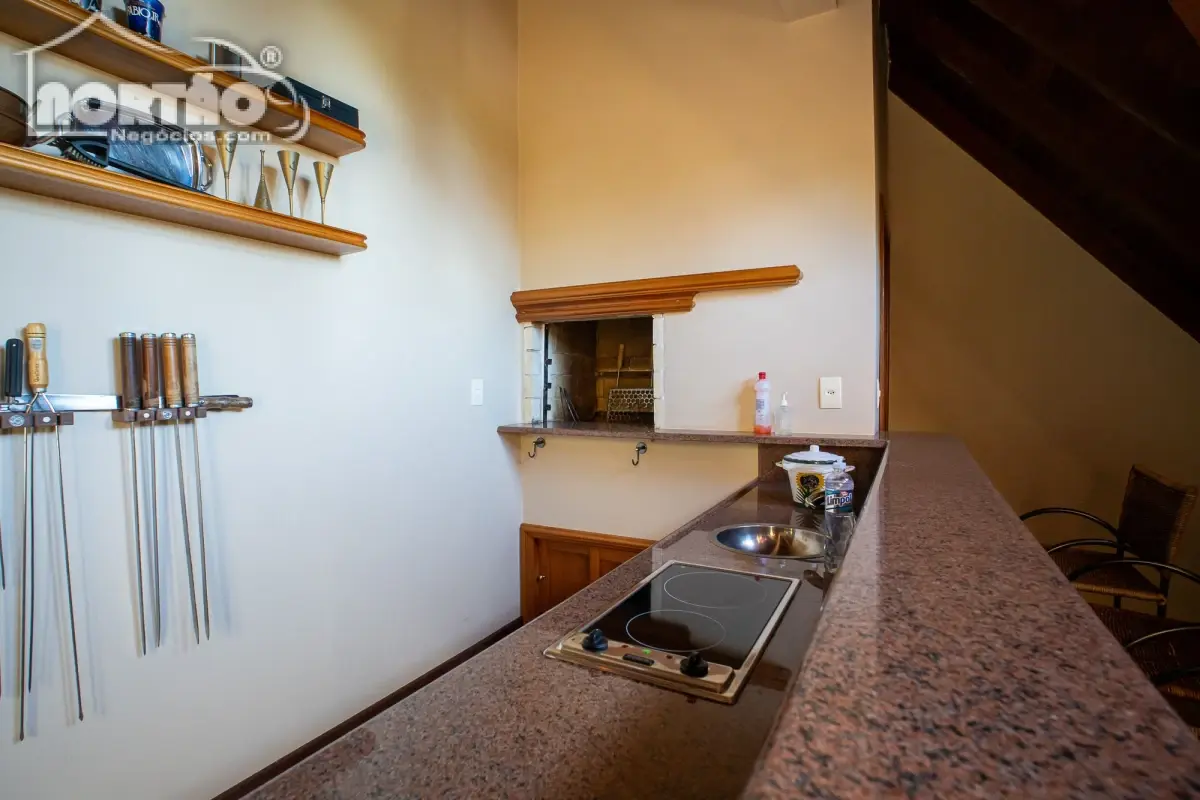 Casa, 4 quartos, 141 m² - Foto 1