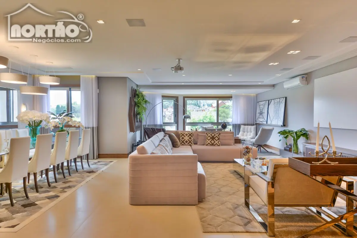 Casa, 5 quartos, 314 m² - Foto 2
