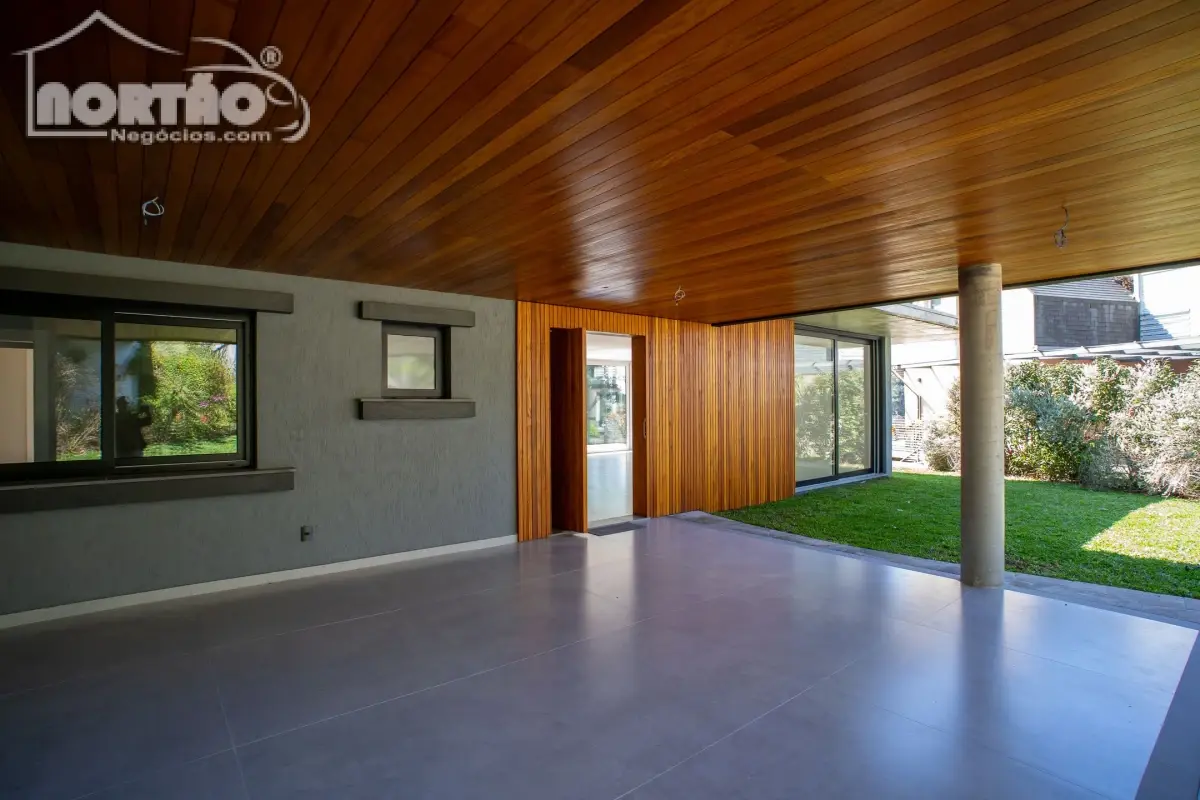 Casa, 3 quartos, 258 m² - Foto 2