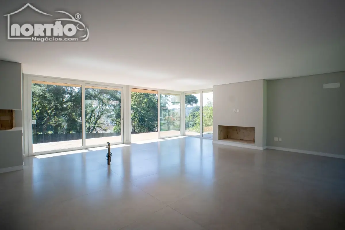 Casa, 3 quartos, 258 m² - Foto 4