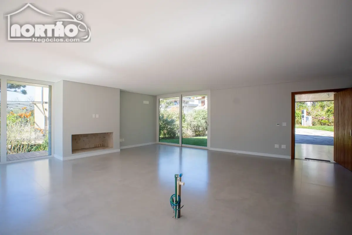 Casa, 3 quartos, 258 m² - Foto 6
