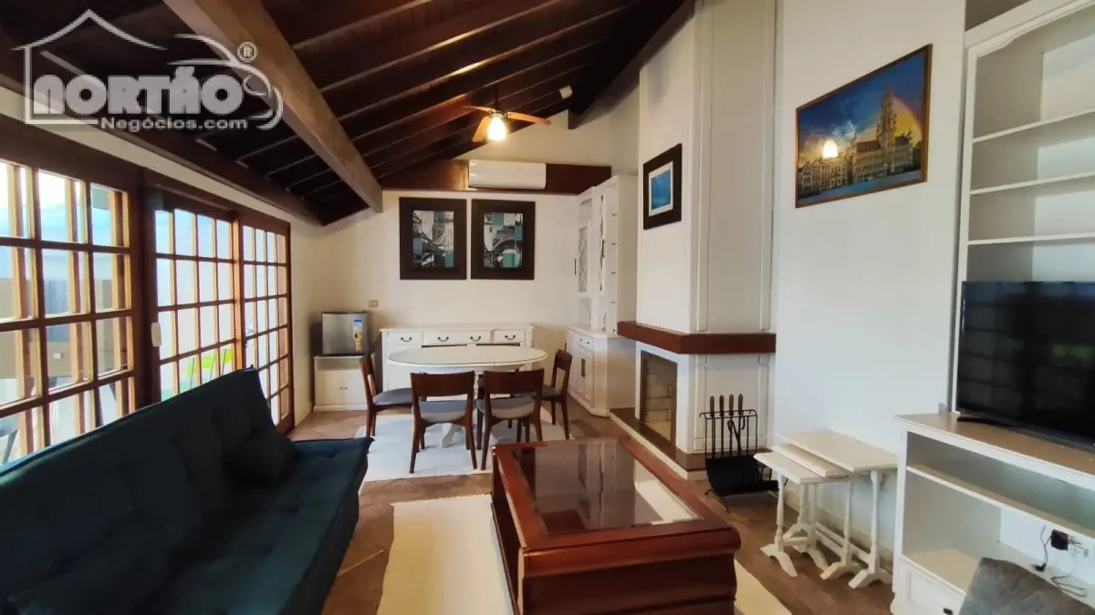 Casa, 3 quartos, 182 m² - Foto 1