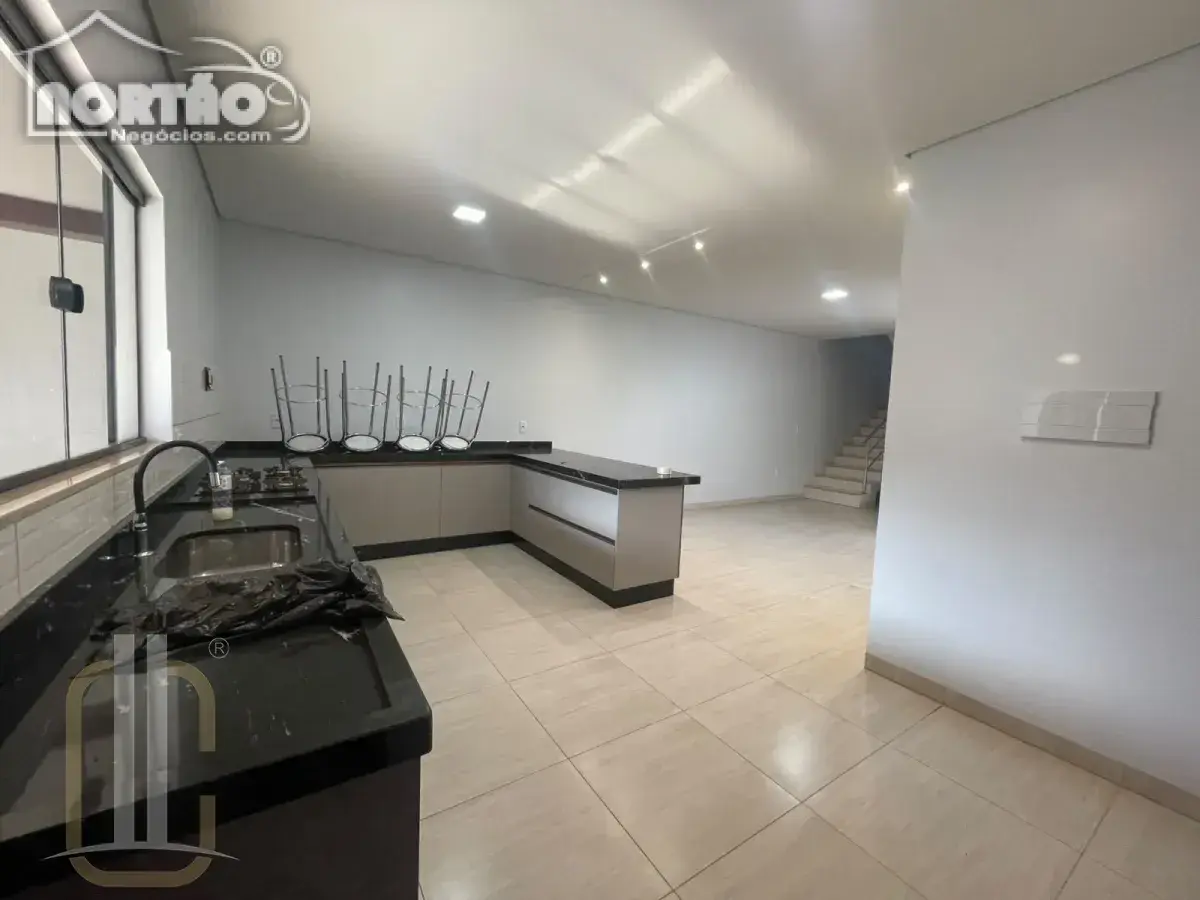 Casa, 4 quartos, 250 m² - Foto 5