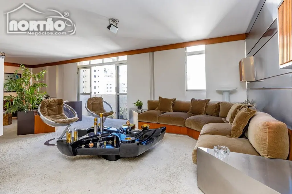 Casa, 4 quartos, 258 m² - Foto 1