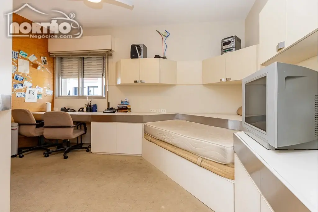 Casa, 4 quartos, 258 m² - Foto 7