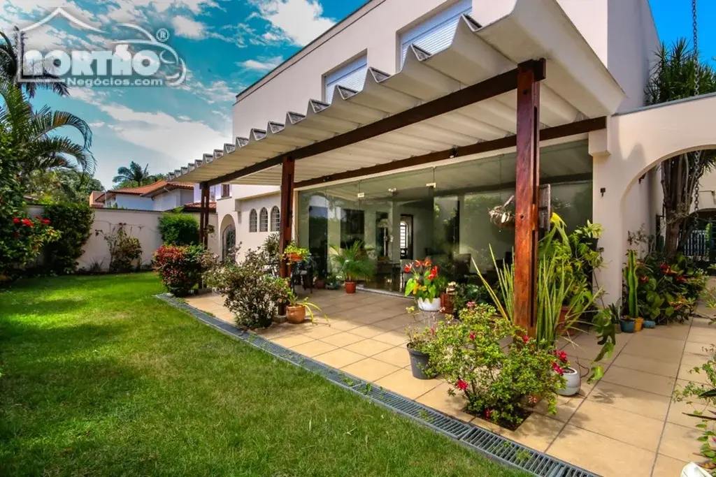 Casa, 4 quartos, 329 m² - Foto 1