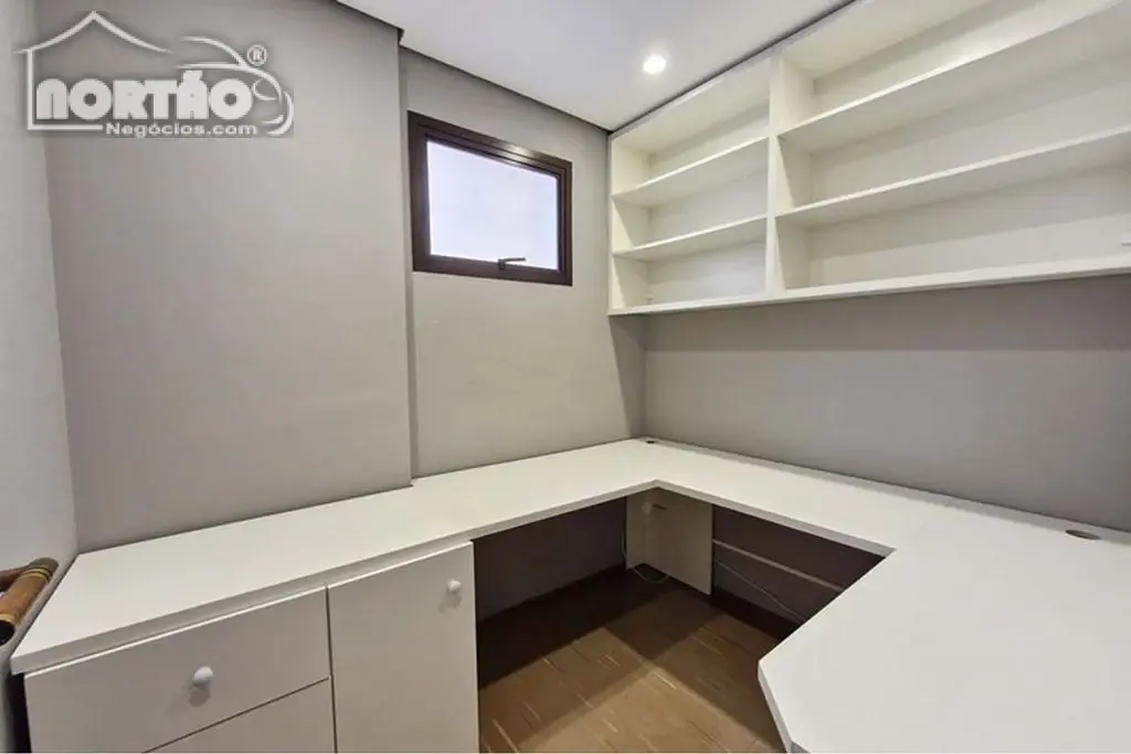 Casa, 4 quartos, 314 m² - Foto 2