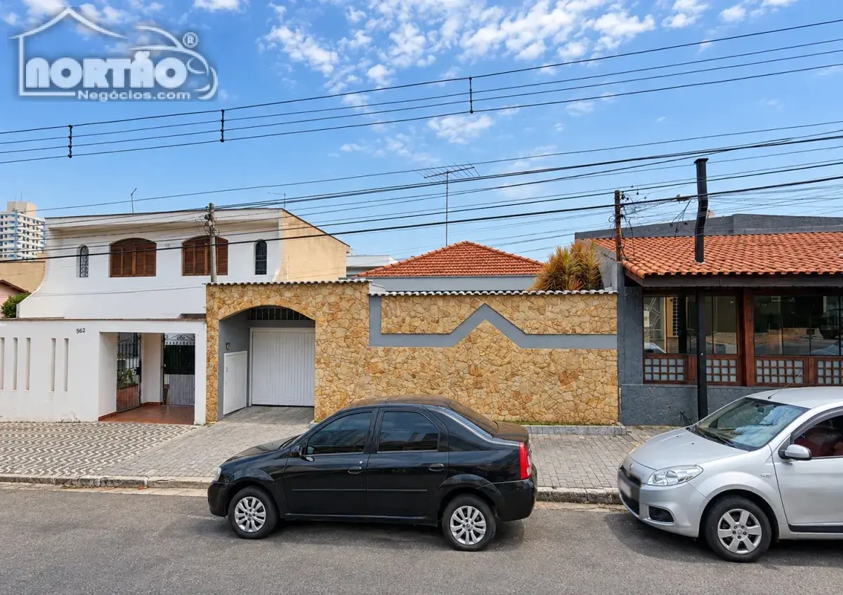Casa, 5 quartos, 200 m² - Foto 1